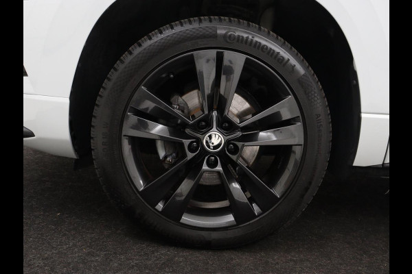 Škoda Karoq 1.5 TSI Sportline | Panoramadak | Stoelverwarming | Adaptive cruise | Camera | Sportstoelen | Virtual Cockpit | Navigatie | Sfeerverlichting | Full LED | 18'' | Keyless | Climate control