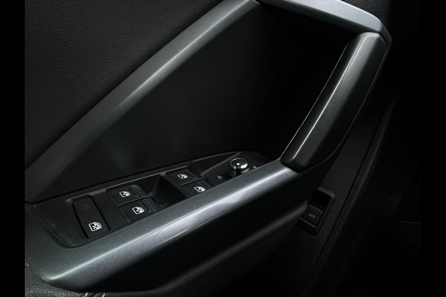 Audi Q3 35 TFSI 3x S Line Pro, Automaat, Pano, CarPlay, Camera, Cruise, Virtual Cockpit, 19"LM