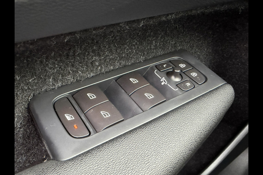 Volvo XC40 1.5 T3 Clima Adapt cruise Camera+Pdc Trekhaak Led Navigatie Memory Seats Digital dash