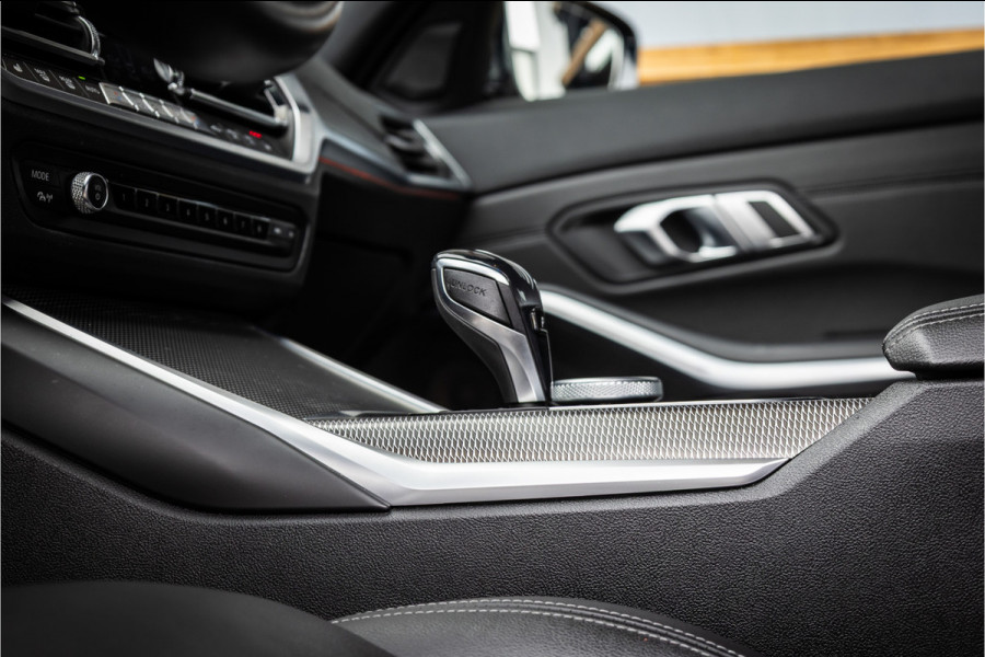 BMW 3-serie 330i High Executive Edition - M Sport | Origineel NL | Volleder | HUD | Camera