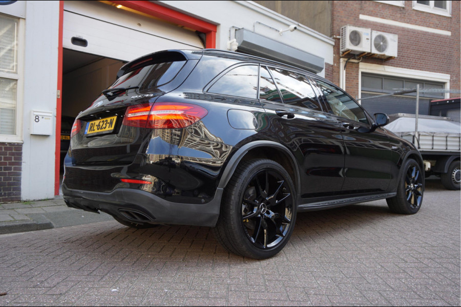 Mercedes-Benz GLC AMG 43 4MATIC Aut9 | NL AUTO | Burmester | Black on Black | Trekhaak (wegklapbaar) | 21inch | Diamond grille | Treeplanken |