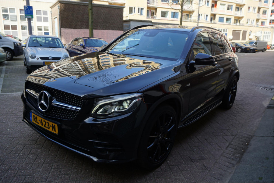 Mercedes-Benz GLC AMG 43 4MATIC Aut9 | NL AUTO | Burmester | Black on Black | Trekhaak (wegklapbaar) | 21inch | Diamond grille | Treeplanken |