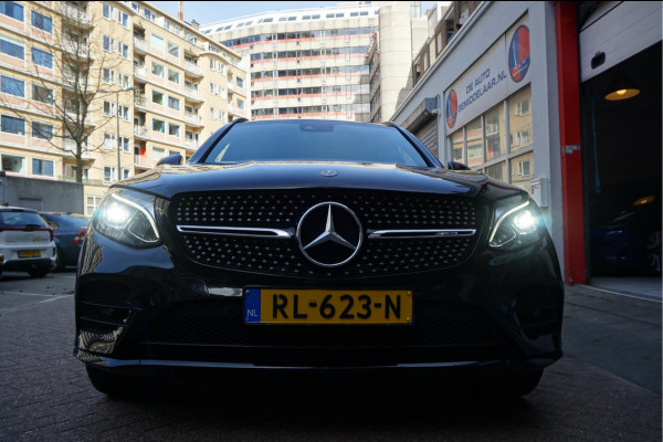 Mercedes-Benz GLC AMG 43 4MATIC Aut9 | NL AUTO | Burmester | Black on Black | Trekhaak (wegklapbaar) | 21inch | Diamond grille | Treeplanken |