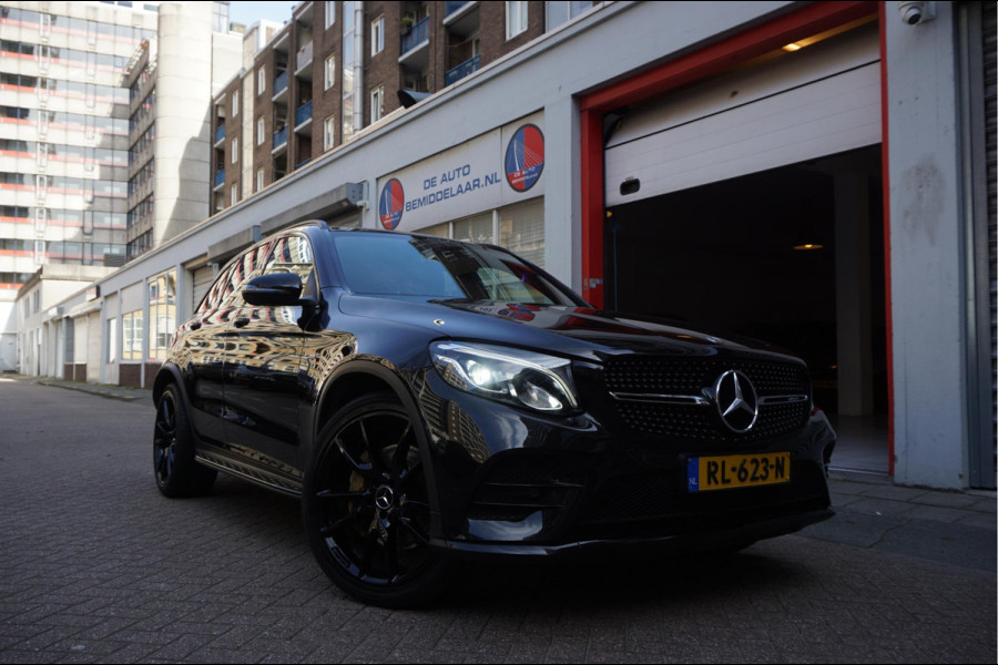 Mercedes-Benz GLC AMG 43 4MATIC Aut9 | NL AUTO | Burmester | Black on Black | Trekhaak (wegklapbaar) | 21inch | Diamond grille | Treeplanken |