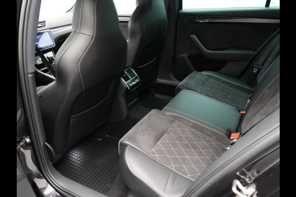 Škoda Superb Combi 1.4 TSI iV Sportline Business PHEV 218pk Dealer O.H | Trekhaak af Fabriek | Adaptive Cruise | 360 Camera | Alcantara Sportstoelen Memory & Verwarmd | 19"L.M | Keyless | Crystal LED | Plug In Hybrid |