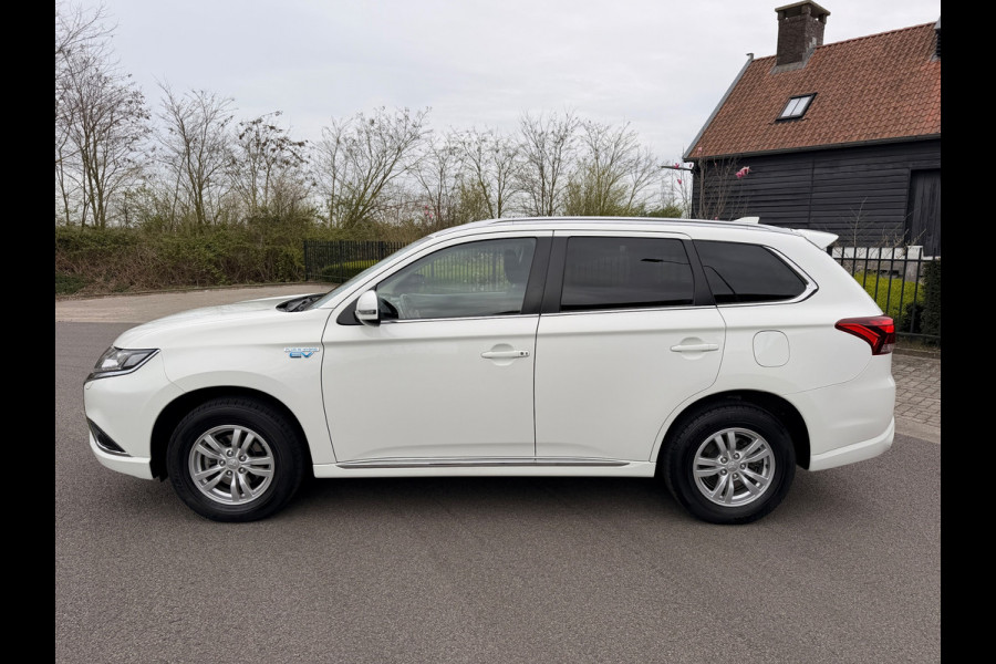 Mitsubishi Outlander 2.4 PHEV AWD Plug-in Hybride Intense+ Navigatie Camera Trekhaak