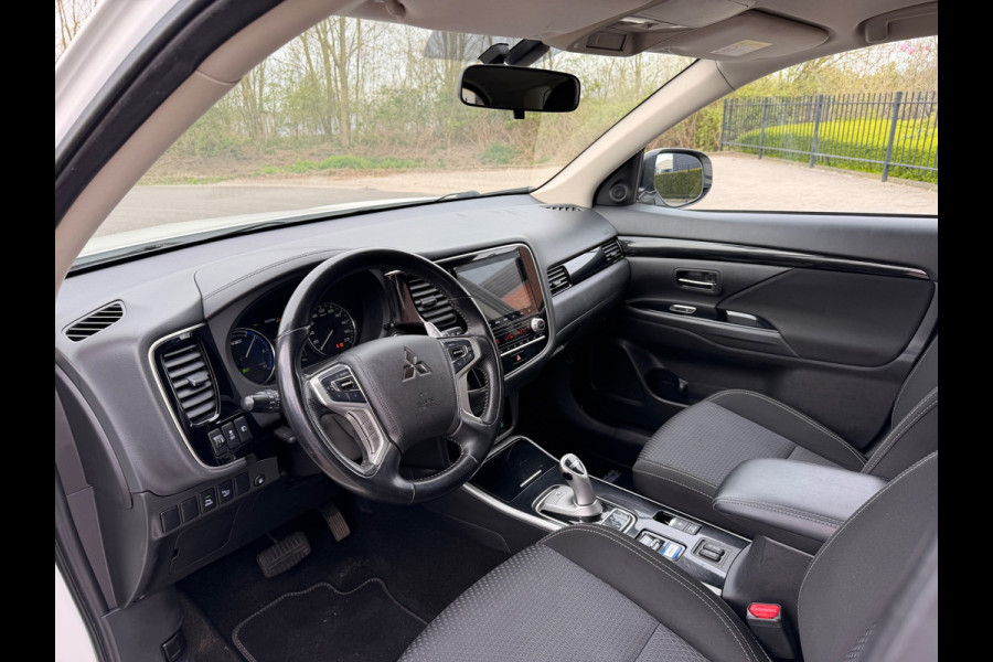 Mitsubishi Outlander 2.4 PHEV AWD Plug-in Hybride Intense+ Navigatie Camera Trekhaak