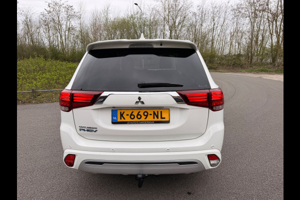Mitsubishi Outlander 2.4 PHEV AWD Plug-in Hybride Intense+ Navigatie Camera Trekhaak