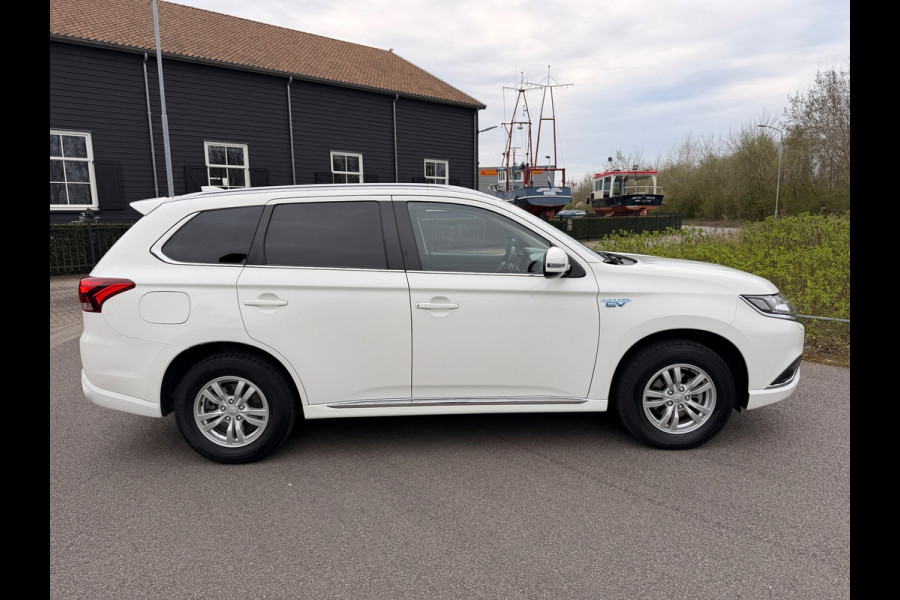 Mitsubishi Outlander 2.4 PHEV AWD Plug-in Hybride Intense+ Navigatie Camera Trekhaak