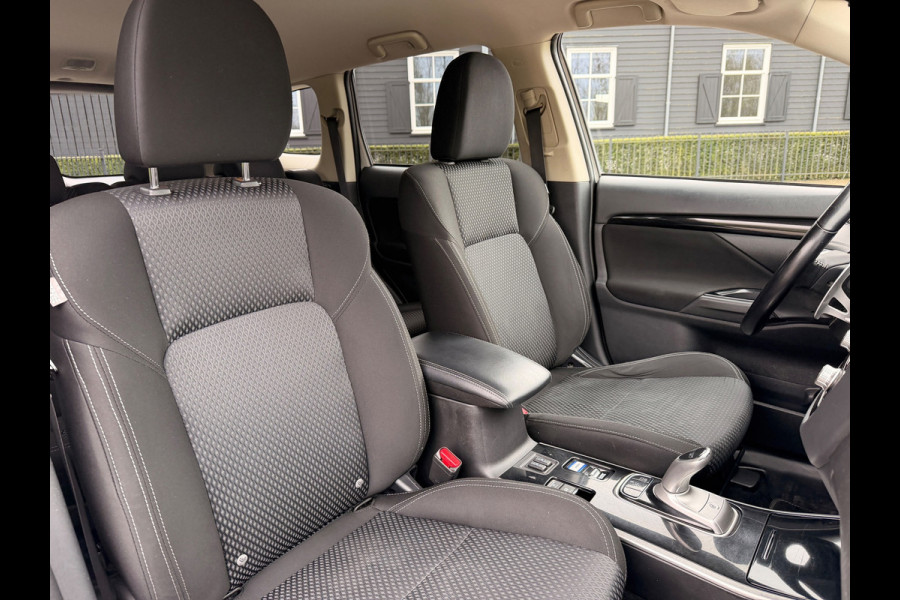 Mitsubishi Outlander 2.4 PHEV AWD Plug-in Hybride Intense+ Navigatie Camera Trekhaak