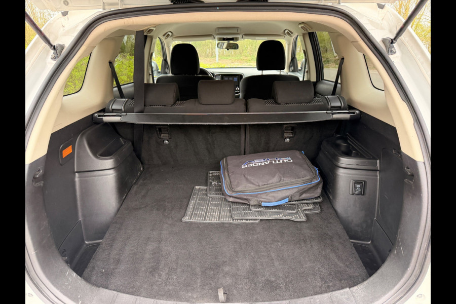 Mitsubishi Outlander 2.4 PHEV AWD Plug-in Hybride Intense+ Navigatie Camera Trekhaak