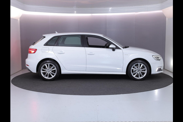 Audi A3 Sportback 1.4 e-tron Sport 204pk | Parksensors| Camera| 17'LM-velgen | verwarmde voorstoelen