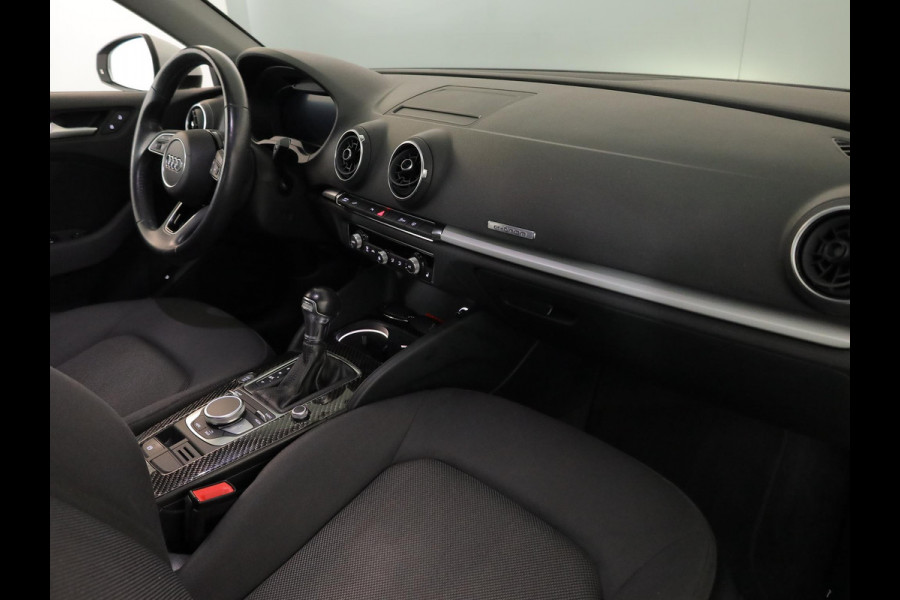 Audi A3 Sportback 1.4 e-tron Sport 204pk | Parksensors| Camera| 17'LM-velgen | verwarmde voorstoelen
