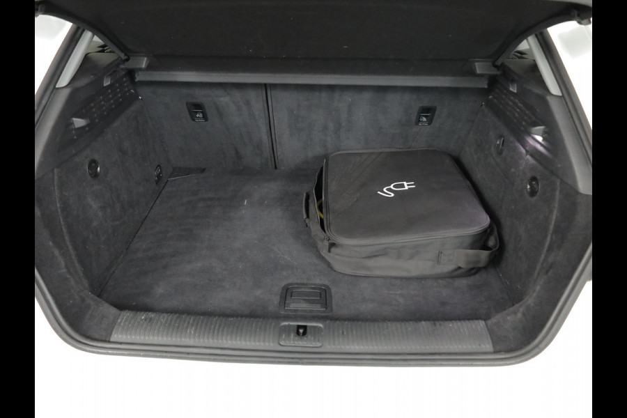 Audi A3 Sportback 1.4 e-tron Sport 204pk | Parksensors| Camera| 17'LM-velgen | verwarmde voorstoelen