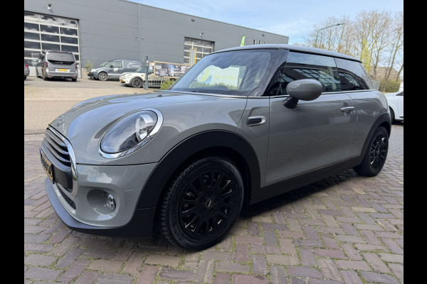 MINI 1.5 / Navigatie / Alarm Klasse 3 / 1e Eigenaar / NED-MINI / Business-Pakket / ALL-Season / LED-mistlampen /