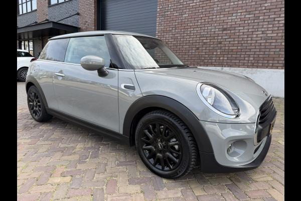 MINI 1.5 / Navigatie / Alarm Klasse 3 / 1e Eigenaar / NED-MINI / Business-Pakket / ALL-Season / LED-mistlampen /
