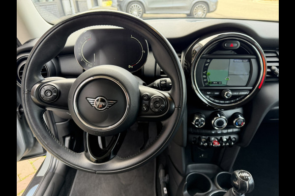 MINI 1.5 / Navigatie / Alarm Klasse 3 / 1e Eigenaar / NED-MINI / Business-Pakket / ALL-Season / LED-mistlampen /