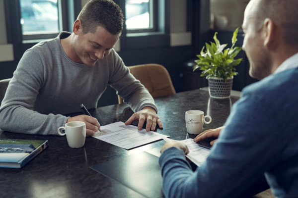 MINI 1.5 / Navigatie / Alarm Klasse 3 / 1e Eigenaar / NED-MINI / Business-Pakket / ALL-Season / LED-mistlampen /