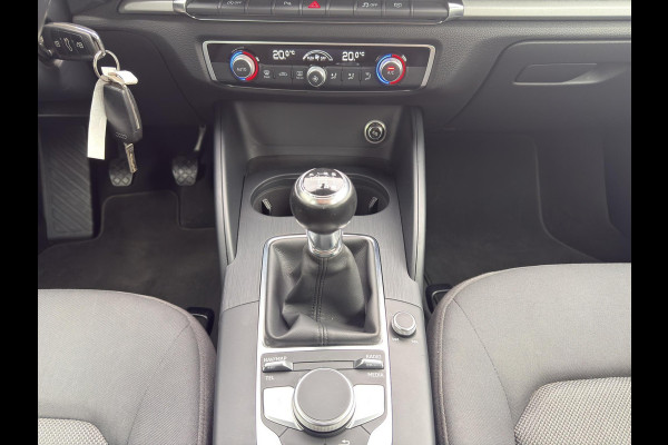 Audi A3 Sportback 30 TFSI | Navi | Parkeersensors V+A | Airco (automatisch) | 16"| Bluetooth |