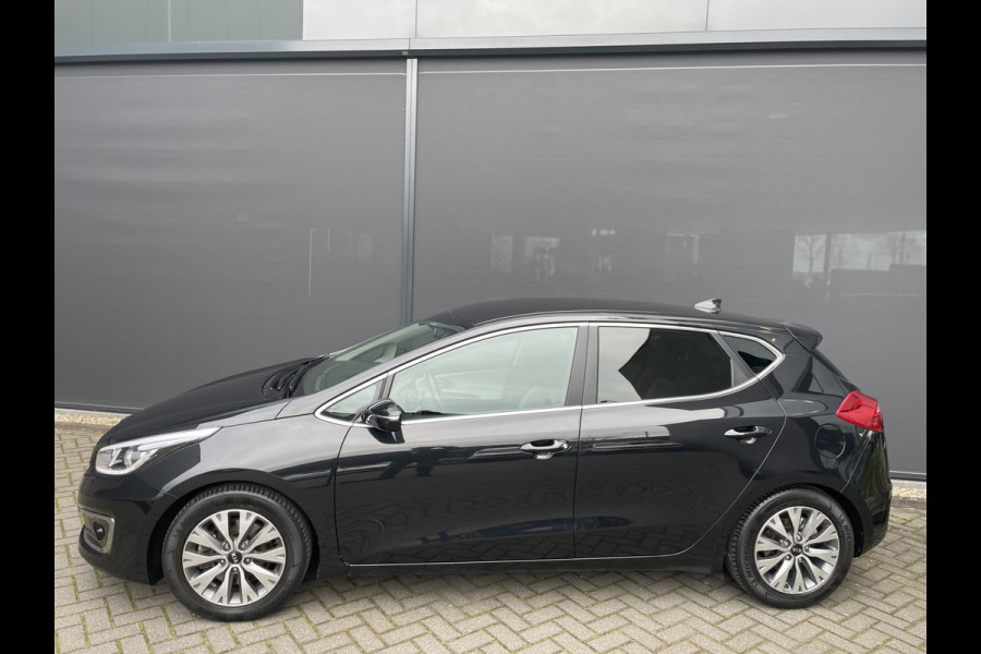 Kia cee'd 1.6 GDI DynamicLine Achteruitrijcamera - Apple carplay - Trekhaak afneembaar - Parkeersensor achter - Cruise control - Bluetooth - Elektrische ramen - Led verlichting - Radio - Stuur multifunctioneel - Stuur leder - Start/stop systeem - Licht metalen velgen 16 inch - Mistlampen voor - Navigatie