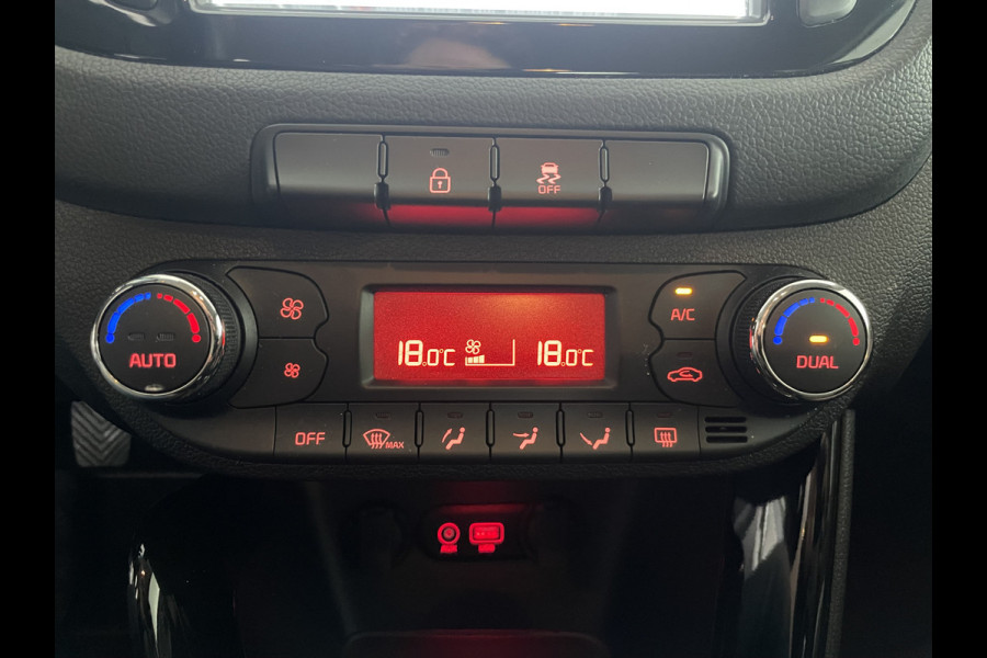 Kia cee'd 1.6 GDI DynamicLine Achteruitrijcamera - Apple carplay - Trekhaak afneembaar - Parkeersensor achter - Cruise control - Bluetooth - Elektrische ramen - Led verlichting - Radio - Stuur multifunctioneel - Stuur leder - Start/stop systeem - Licht metalen velgen 16 inch - Mistlampen voor - Navigatie