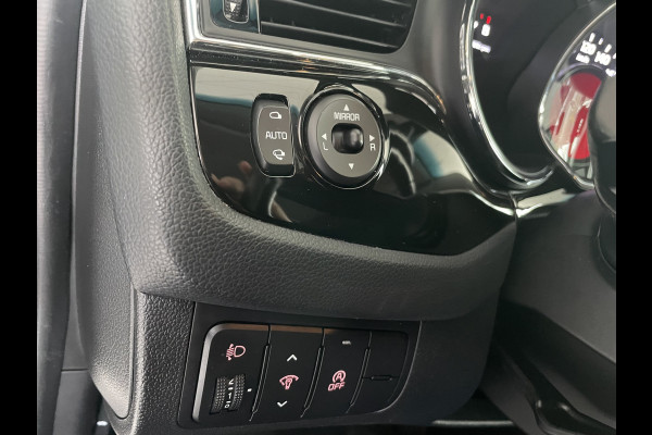 Kia cee'd 1.6 GDI DynamicLine Achteruitrijcamera - Apple carplay - Trekhaak afneembaar - Parkeersensor achter - Cruise control - Bluetooth - Elektrische ramen - Led verlichting - Radio - Stuur multifunctioneel - Stuur leder - Start/stop systeem - Licht metalen velgen 16 inch - Mistlampen voor - Navigatie