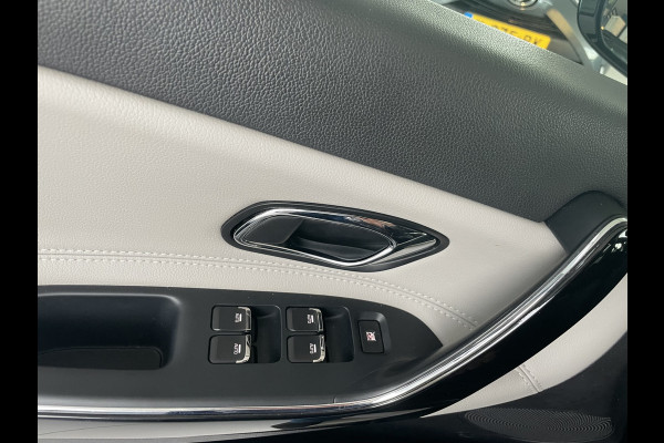 Kia cee'd 1.6 GDI DynamicLine Achteruitrijcamera - Apple carplay - Trekhaak afneembaar - Parkeersensor achter - Cruise control - Bluetooth - Elektrische ramen - Led verlichting - Radio - Stuur multifunctioneel - Stuur leder - Start/stop systeem - Licht metalen velgen 16 inch - Mistlampen voor - Navigatie