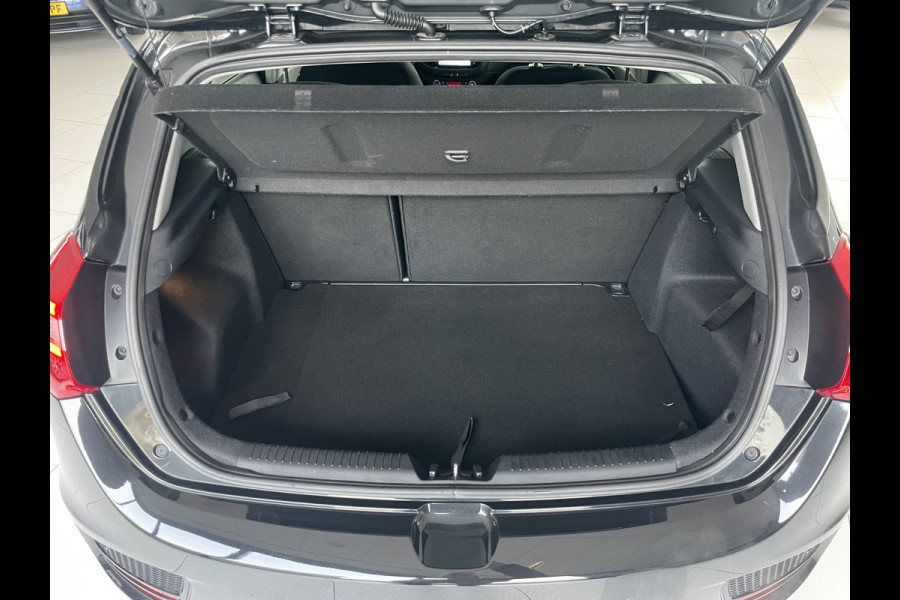 Kia cee'd 1.6 GDI DynamicLine Achteruitrijcamera - Apple carplay - Trekhaak afneembaar - Parkeersensor achter - Cruise control - Bluetooth - Elektrische ramen - Led verlichting - Radio - Stuur multifunctioneel - Stuur leder - Start/stop systeem - Licht metalen velgen 16 inch - Mistlampen voor - Navigatie