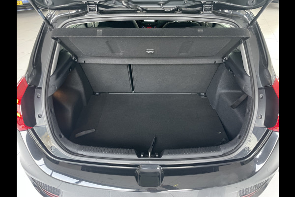 Kia cee'd 1.6 GDI DynamicLine Achteruitrijcamera - Apple carplay - Trekhaak afneembaar - Parkeersensor achter - Cruise control - Bluetooth - Elektrische ramen - Led verlichting - Radio - Stuur multifunctioneel - Stuur leder - Start/stop systeem - Licht metalen velgen 16 inch - Mistlampen voor - Navigatie