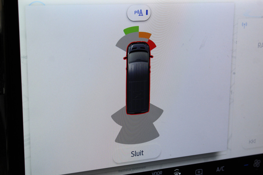 Ford Transit 350 2.0-130pk TDCI L3H2 Trend. Nette bedrijfswagen die u nog jaren van dienst kan zijn ! Volledige fotoreportage volgt na poetsen. Airco, cruise cntrl, camera, pdc v+a, stoel-, spiegel- en voorraamverw., navigatie, telefoonvoorb., boordcomputer, armsteun etc.