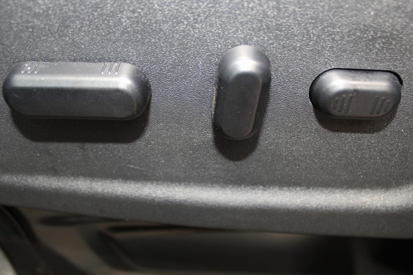 Ford Transit 350 2.0-130pk TDCI L3H2 Trend. Nette bedrijfswagen die u nog jaren van dienst kan zijn ! Volledige fotoreportage volgt na poetsen. Airco, cruise cntrl, camera, pdc v+a, stoel-, spiegel- en voorraamverw., navigatie, telefoonvoorb., boordcomputer, armsteun etc.