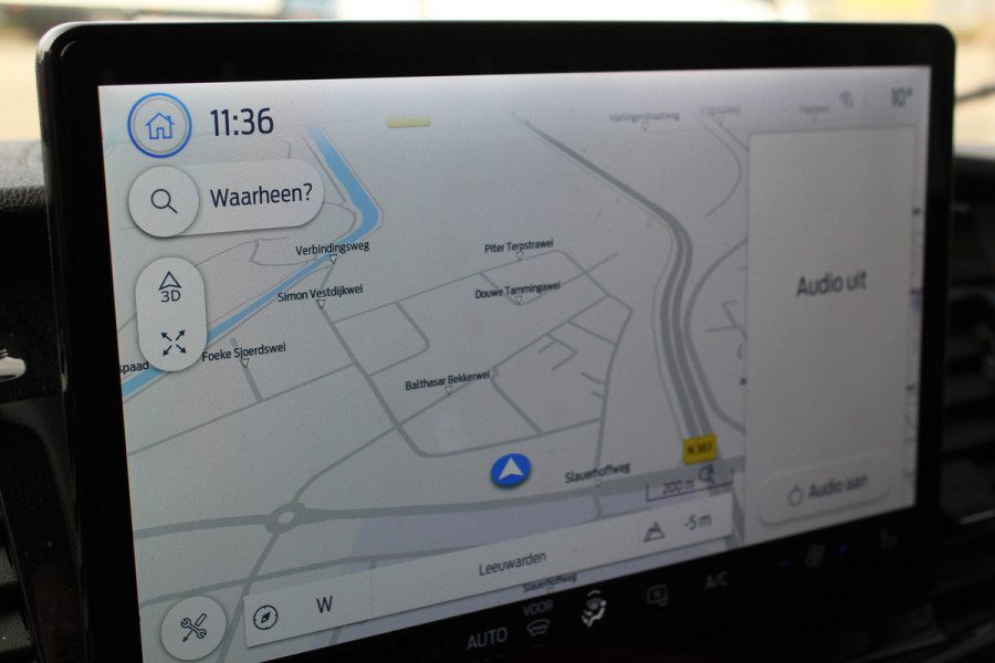 Ford Transit 350 2.0-130pk TDCI L3H2 Trend. Nette bedrijfswagen die u nog jaren van dienst kan zijn ! Volledige fotoreportage volgt na poetsen. Airco, cruise cntrl, camera, pdc v+a, stoel-, spiegel- en voorraamverw., navigatie, telefoonvoorb., boordcomputer, armsteun etc.