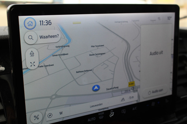 Ford Transit 350 2.0-130pk TDCI L3H2 Trend. Nette bedrijfswagen die u nog jaren van dienst kan zijn ! Volledige fotoreportage volgt na poetsen. Airco, cruise cntrl, camera, pdc v+a, stoel-, spiegel- en voorraamverw., navigatie, telefoonvoorb., boordcomputer, armsteun etc.