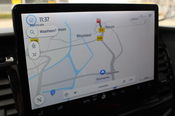 Ford Transit 350 2.0-130pk TDCI L3H2 Trend. Nette bedrijfswagen die u nog jaren van dienst kan zijn ! Volledige fotoreportage volgt na poetsen. Airco, cruise cntrl, camera, pdc v+a, stoel-, spiegel- en voorraamverw., navigatie, telefoonvoorb., boordcomputer, armsteun etc.