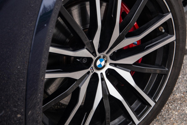 BMW X5 xDrive45e High Executive SKYLOUNGE / LASER / 4WIELSTURING / DIMAND POOK / LEDER / MAXTON / M PAKKET