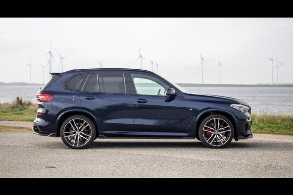 BMW X5 xDrive45e High Executive SKYLOUNGE / LASER / 4WIELSTURING / DIMAND POOK / LEDER / MAXTON / M PAKKET