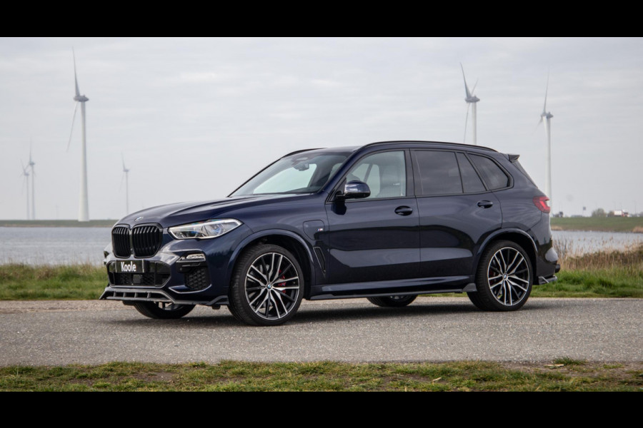 BMW X5 xDrive45e High Executive SKYLOUNGE / LASER / 4WIELSTURING / DIMAND POOK / LEDER / MAXTON / M PAKKET