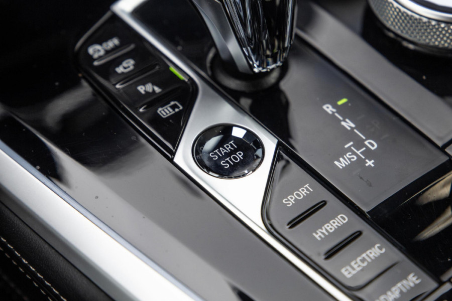 BMW X5 xDrive45e High Executive SKYLOUNGE / LASER / 4WIELSTURING / DIMAND POOK / LEDER / MAXTON / M PAKKET