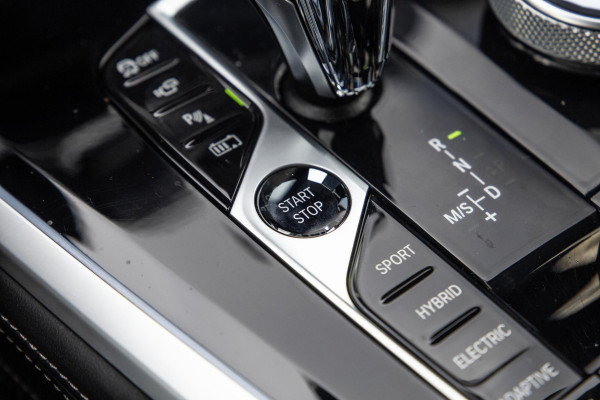 BMW X5 xDrive45e High Executive SKYLOUNGE / LASER / 4WIELSTURING / DIMAND POOK / LEDER / MAXTON / M PAKKET