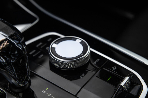 BMW X5 xDrive45e High Executive SKYLOUNGE / LASER / 4WIELSTURING / DIMAND POOK / LEDER / MAXTON / M PAKKET