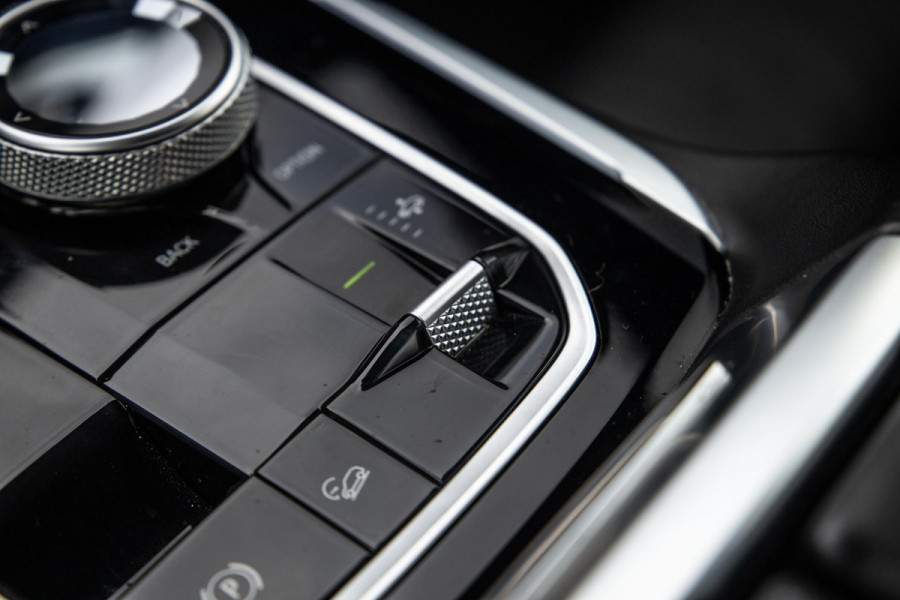 BMW X5 xDrive45e High Executive SKYLOUNGE / LASER / 4WIELSTURING / DIMAND POOK / LEDER / MAXTON / M PAKKET