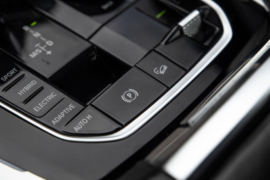 BMW X5 xDrive45e High Executive SKYLOUNGE / LASER / 4WIELSTURING / DIMAND POOK / LEDER / MAXTON / M PAKKET