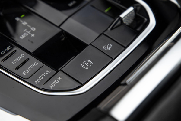 BMW X5 xDrive45e High Executive SKYLOUNGE / LASER / 4WIELSTURING / DIMAND POOK / LEDER / MAXTON / M PAKKET