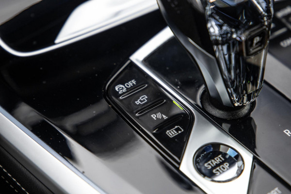 BMW X5 xDrive45e High Executive SKYLOUNGE / LASER / 4WIELSTURING / DIMAND POOK / LEDER / MAXTON / M PAKKET