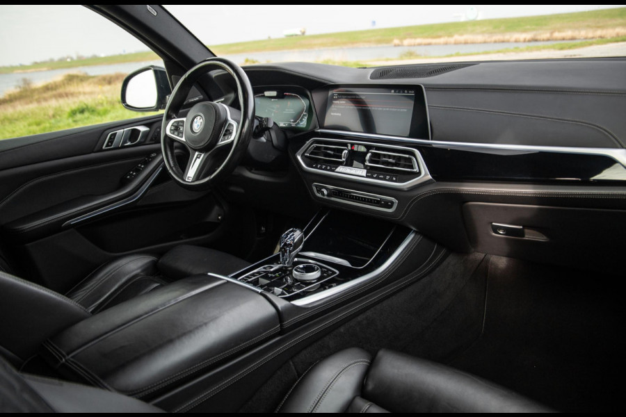 BMW X5 xDrive45e High Executive SKYLOUNGE / LASER / 4WIELSTURING / DIMAND POOK / LEDER / MAXTON / M PAKKET