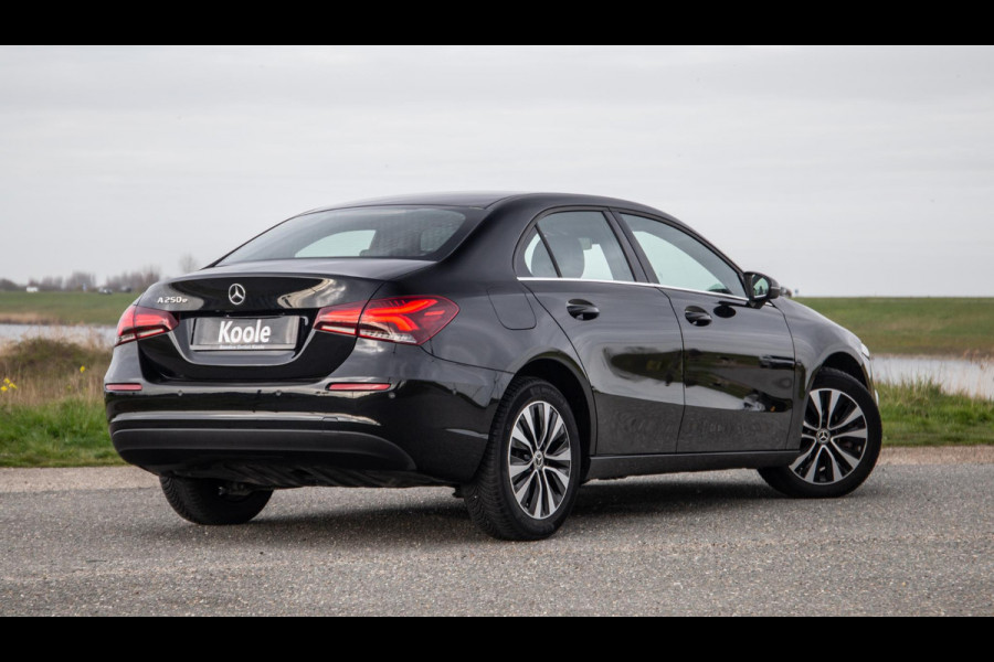 Mercedes-Benz A-Klasse 250 e Business Line AUTOMAAT / LEDER / CRUISE CONTROLE / CAMERA / CARPLAY