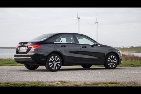 Mercedes-Benz A-Klasse 250 e Business Line AUTOMAAT / LEDER / CRUISE CONTROLE / CAMERA / CARPLAY