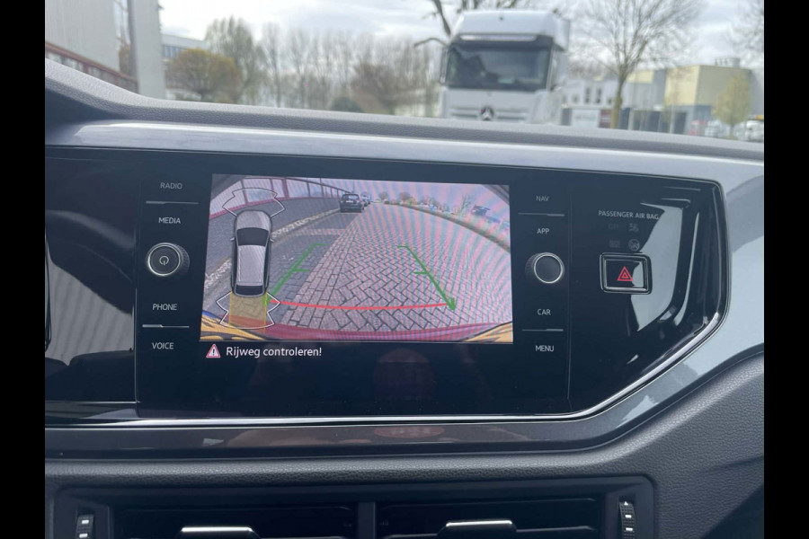 Volkswagen Taigo 1.0 TSI R-Line Business 'Ruby Red' / stoelverwarming / CarPlay