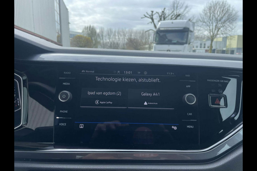 Volkswagen Taigo 1.0 TSI R-Line Business 'Ruby Red' / stoelverwarming / CarPlay