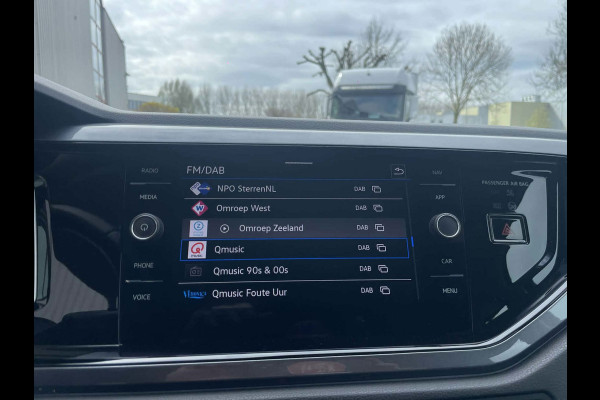 Volkswagen Taigo 1.0 TSI R-Line Business 'Ruby Red' / stoelverwarming / CarPlay